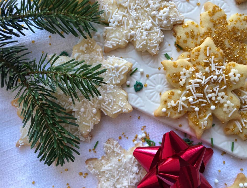 sugar cookies with red bow